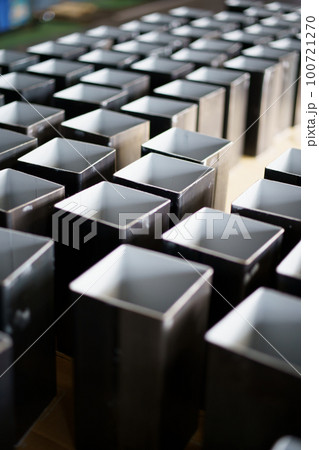 ペンキ塗り作業 100721270