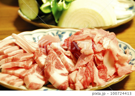 自宅でバーべキュウ 100724413