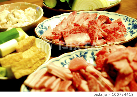 自宅でバーべキュウ 自宅でバーべキュウ 100724418