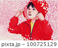 子供と桜吹雪 100725129
