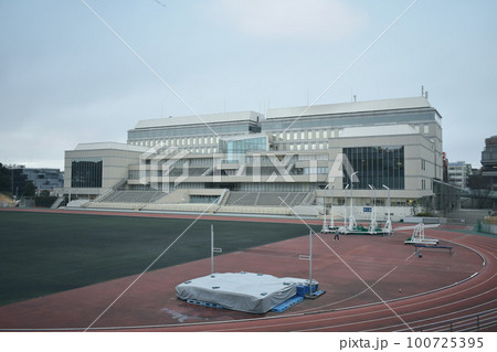 慶応義塾大学　陸上競技場 100725395