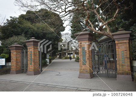 学習院正門 100726048