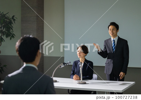 記者会見　手話 100727238