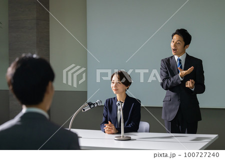 記者会見　手話 100727240