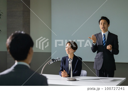 記者会見　手話 100727241