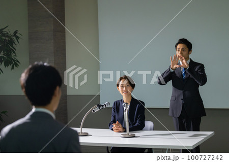 記者会見 手話 記者会見 手話 100727242