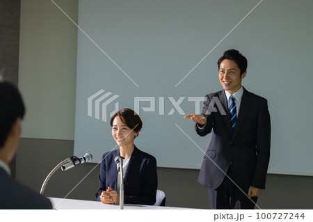 記者会見 手話 記者会見 手話 100727244