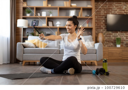 Active blogger broadcasting online training exercise via phone 100729610