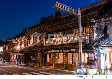 《埼玉県》川越・蔵造りの町並み 100729845
