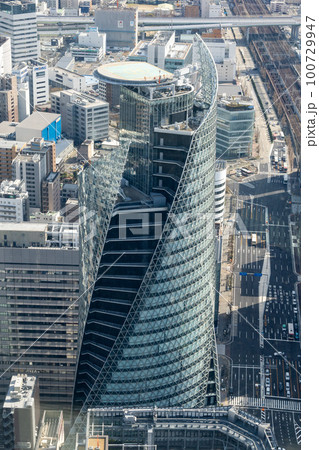 名古屋駅前ミッドランドスクエアビル展望台スカイプロムナードから見たスパイラルタワー 100729947