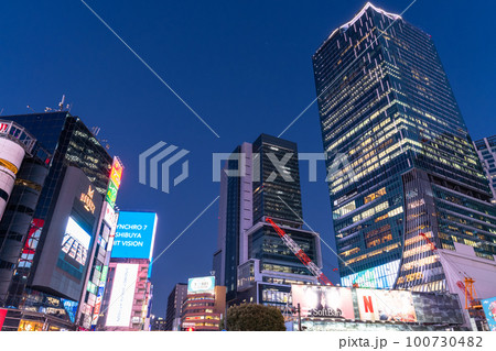 《東京都》渋谷駅前・スクランブル交差点 100730482