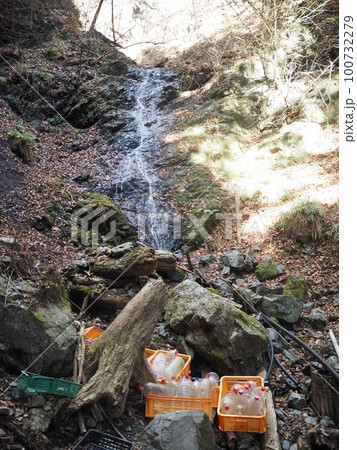 武甲山登山道の不動滝 武甲山登山道の不動滝 100732279