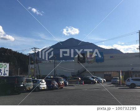 道の駅ちちぶから眺める武甲山 道の駅ちちぶから眺める武甲山 100732295