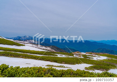 【初夏素材】乗鞍高原の雪の壁【長野県】 100733357