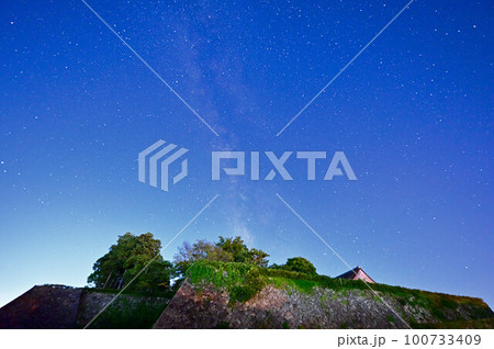 篠山城跡と天の川 100733409