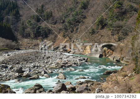 崩落した道路 崩落した道路 100734292