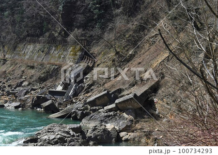 崩落した道路 崩落した道路 100734293