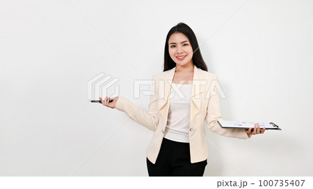 Attractive Asian businesswoman in formal business suit open her palms, isolated white background. 100735407