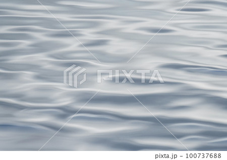 背景素材　青白い水面　テクスチャ  100737688