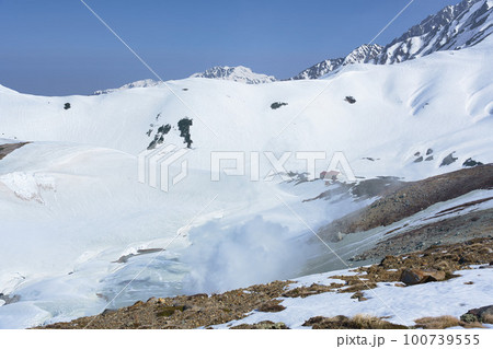 積雪の立山、噴気孔 積雪の立山、噴気孔 100739555