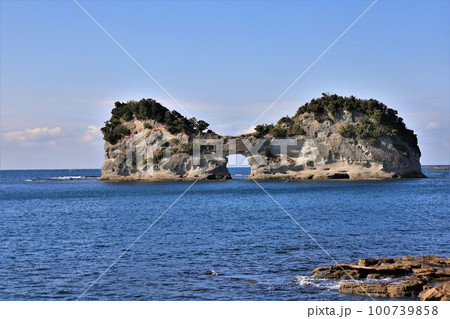 円月島(和歌山県白浜町) 円月島(和歌山県白浜町) 100739858