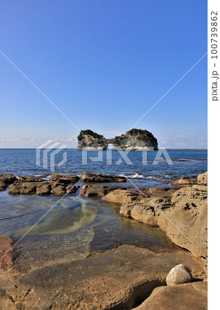 円月島(和歌山県白浜町) 円月島(和歌山県白浜町) 100739862