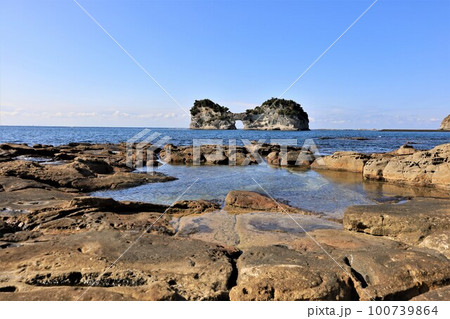 円月島（和歌山県白浜町） 100739864