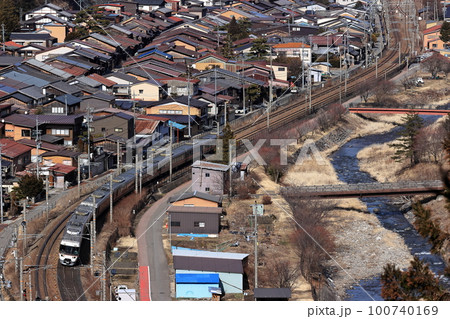 奈良井宿と特急しなの 100740169