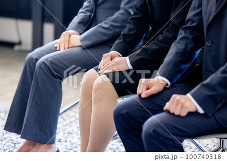 就活イメージ　手元 100740318