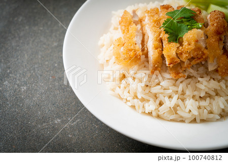 Steamed Rice with Fried Chicken or Hainanese Chicken Rice 100740812