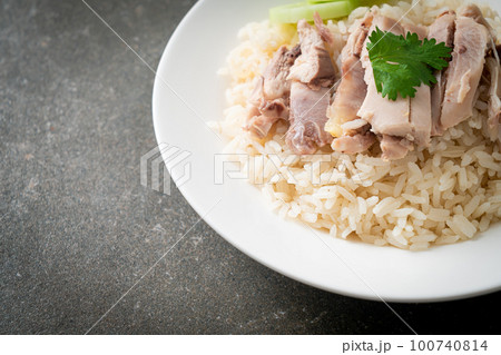 Hainanese Chicken Rice or steamed rice with chicken 100740814