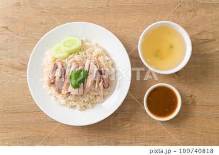 Hainanese Chicken Rice or steamed rice with chicken 100740818