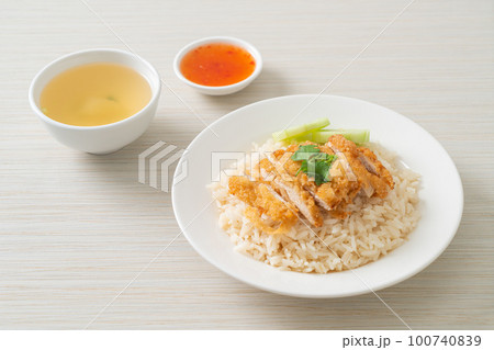 Steamed Rice with Fried Chicken or Hainanese Chicken Rice Steamed Rice with Fried Chicken or Hainanese Chicken Rice 100740839