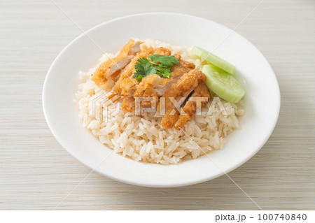 Steamed Rice with Fried Chicken or Hainanese Chicken Rice 100740840