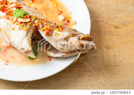Steamed grouper fish with lime and chillies 100740843