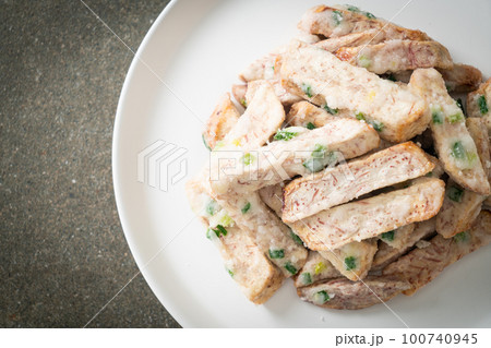 Sugar Coated Taro or Crispy Sweet Snow Taro 100740945