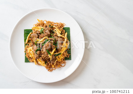 stir-fried instant noodle with pork and egg stir-fried instant noodle with pork and egg 100741211