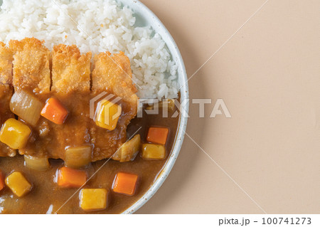 fried chicken cutlet curry with rice 100741273