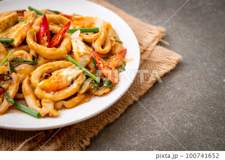 stir fried squid with salt egg 100741652
