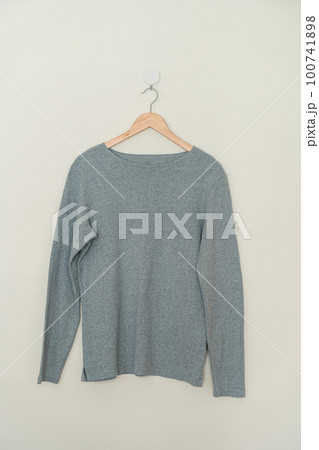 t-shirt hanging with wood hanger t-shirt hanging with wood hanger 100741898