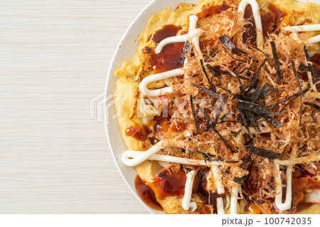 Japanese Traditional Pizza that called Okonomiyaki Japanese Traditional Pizza that called Okonomiyaki 100742035