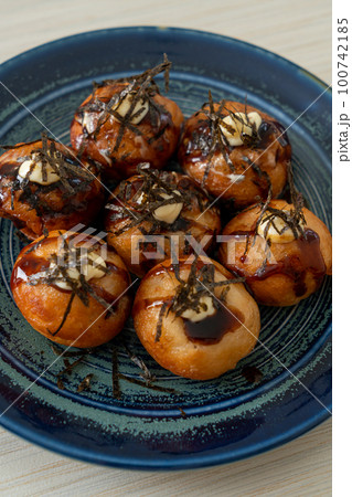 Takoyaki ball dumplings or Octopus balls 100742185