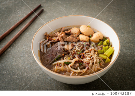 Thai noodle with pork, stewed pork, meatball and pork liver in blood soup 100742187