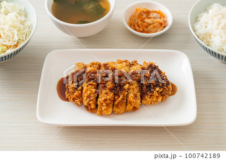 Tonkatsu - Japanese pork cutlet deep fried with rice set 100742189