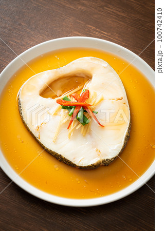 Steamed Cod Fish with Soy Sauce 100742410
