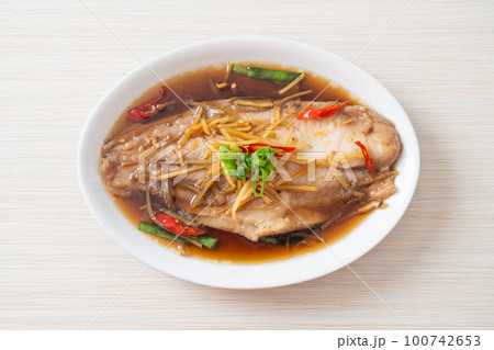 Steamed Fish with Soy Sauce Steamed Fish with Soy Sauce 100742653