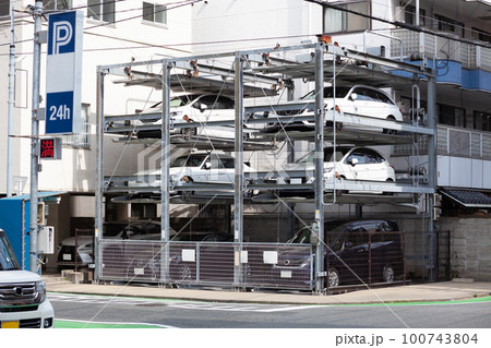 街中の立体駐車場 街中の立体駐車場 100743804
