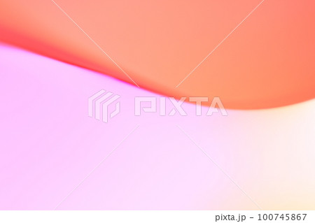 ピンク・赤色系の背景　ライン　グラデーション 100745867