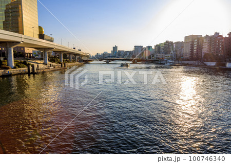 浅草すみだウォークから見た隅田川の風景 100746340