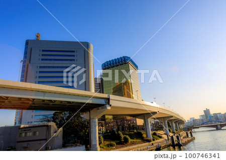 浅草すみだウォークから見た隅田川の風景 100746341